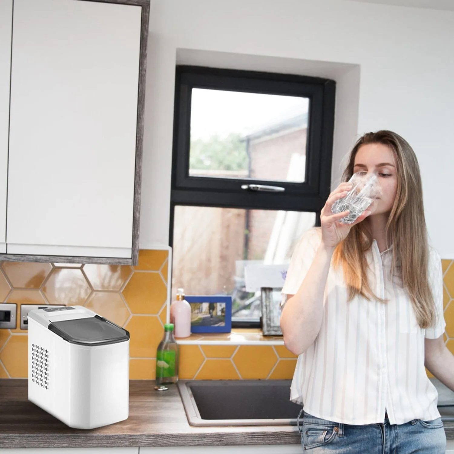 Electric Countertop Ice Make with Ice Scoop Basket Self Cleaning